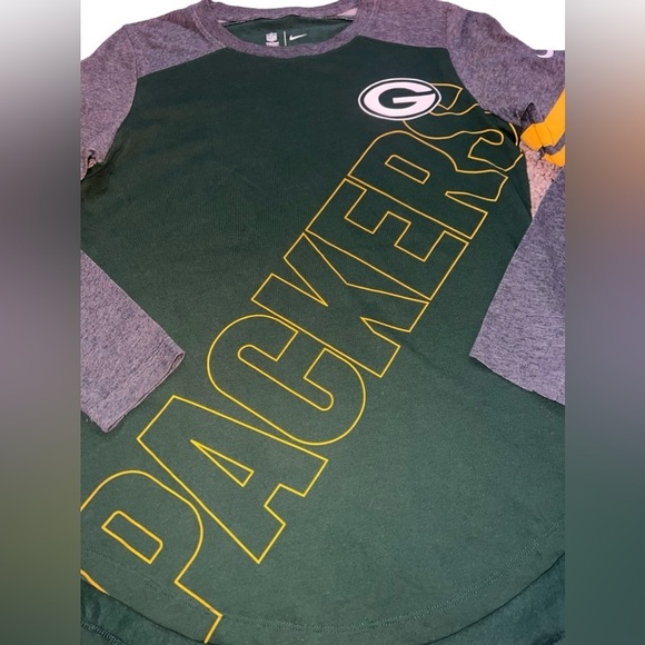 {EUC Women’s Green Bay Packers Nike Dri-FIT Long Sleeve T-Shirt in Green Small} - Picture 4 of 9